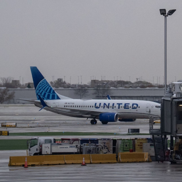 Συναγερμός σε πτήση της United: Αεροσυνοδός είδε μήνυμα για αεροπειρατεία στο κινητό επιβάτη