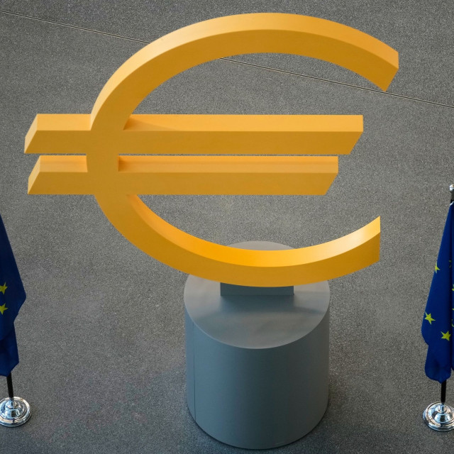 ΕΚΤ: Διατήρησε αμετάβλητα τα βασικά επιτόκια της – Σταθερός ο πληθωρισμός