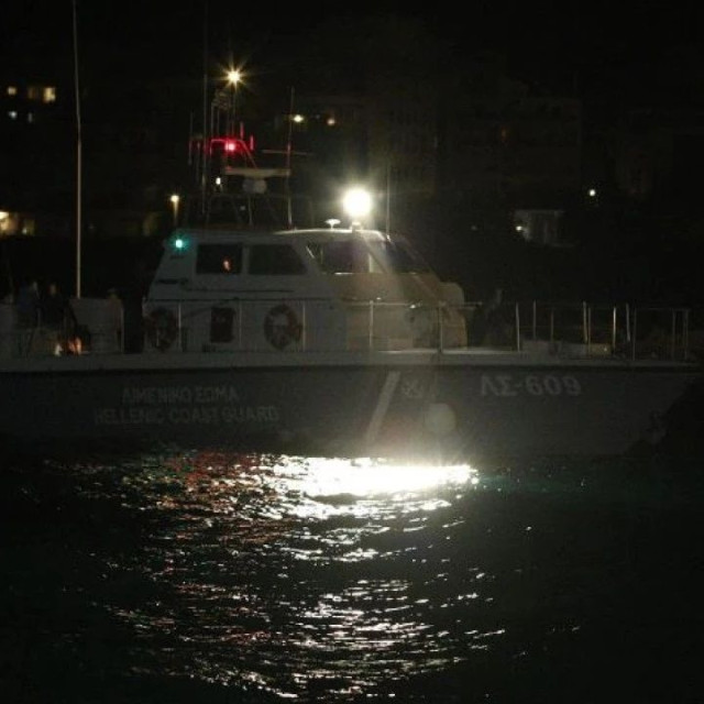 Ιεράπετρα: Λέμβος με 40 μετανάστες έφτασε σε παραλία πεντάστερου ξενοδοχείου