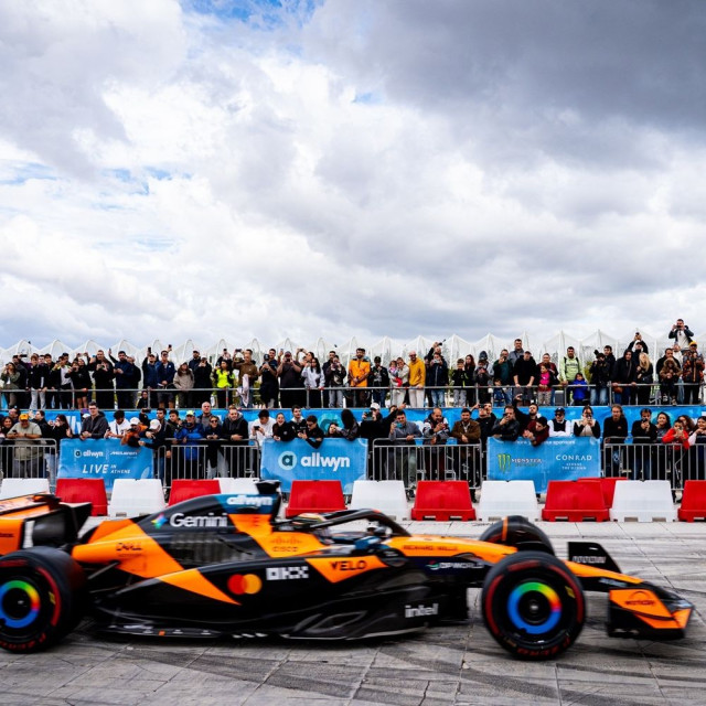 Πώς περιγράφεται το Allwyn | McLaren Racing LIVE IN ATHENS σε μόλις τρεις λέξεις;