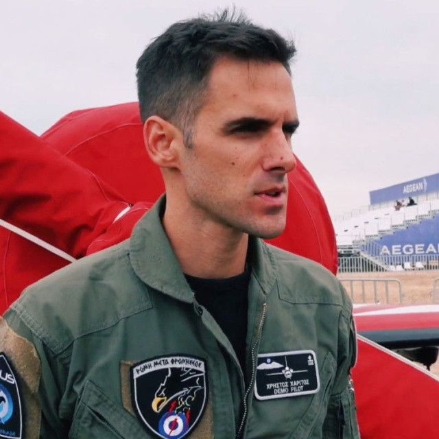 Ο πιλότος της ομάδας ΖΕΥΣ στο Newsbomb: «Ήταν το όνειρό μου να γίνω πιλότος»