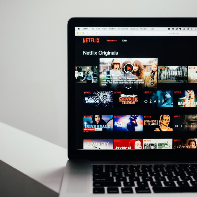 Netflix: 5 σειρές για να απολαύσεις αυτό το Σαββατοκύριακο