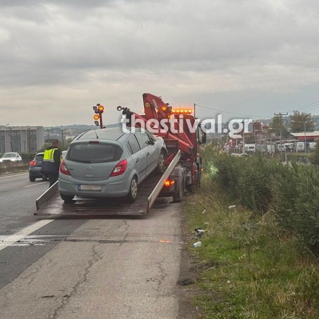 Θεσσαλονίκη: Ντεραπάρισε αυτοκίνητο στη Μουδανιών - Μία τραυματίας