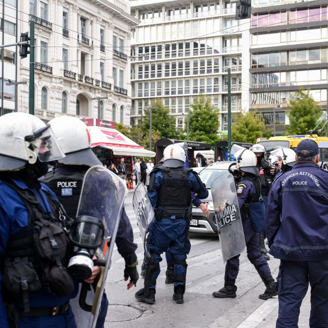 Σύλληψη και προσαγωγές σε πορεία στο κέντρο της Αθήνας