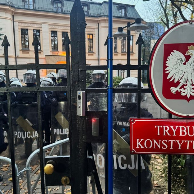Θεσμική κρίση στην Πολωνία: Ο Πρόεδρος συγκαλεί εκτάκτως το Κοινοβούλιο - «Δεν θα είναι Μπανανία»
