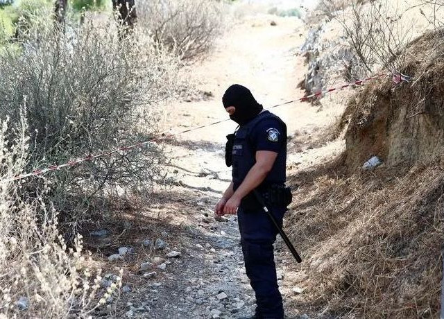 Θρίλερ στην Κρήτη: Εντοπίστηκαν οστά, ρούχα και το κρανίο γυναίκας θαμμένα σε χωράφι