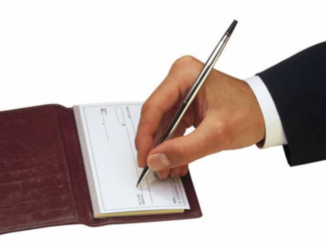 «Πιάστηκε» γνωστός παρουσιαστής για πλαστές επιταγές!