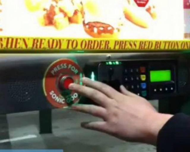 Δεν υπάρχει περίπτωση να μην χαμογελάσεις με αυτό το τραγούδι!