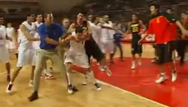 Ξύλο σε αγώνα μπάσκετ