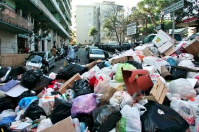 Νάπολη: Στρατός για την αποκομιδή σκουπιδιών