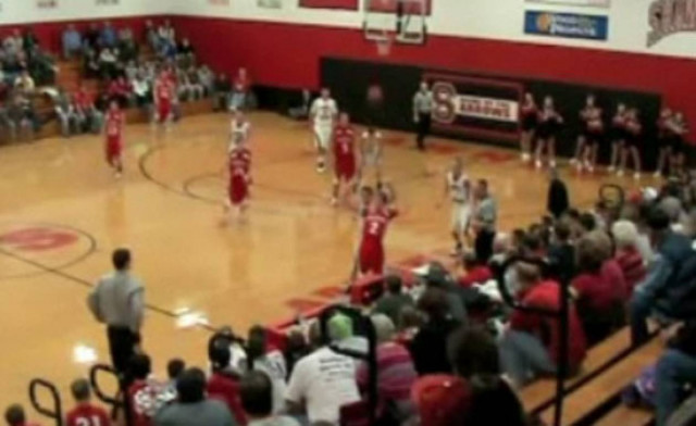 Έβαλε καλάθι… ανάποδα