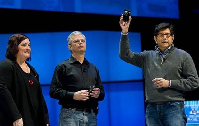 Smartphone με επεξεργαστή Intel Medfield