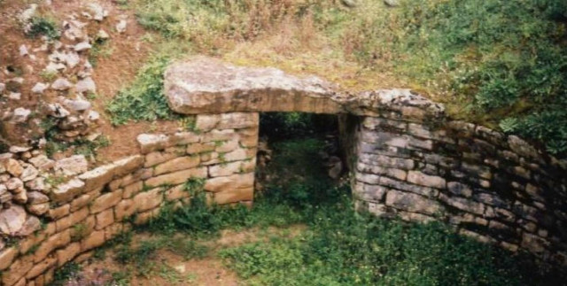 Καθηγητής ανακάλυψε 1082 τάφους μέσω Google Earth