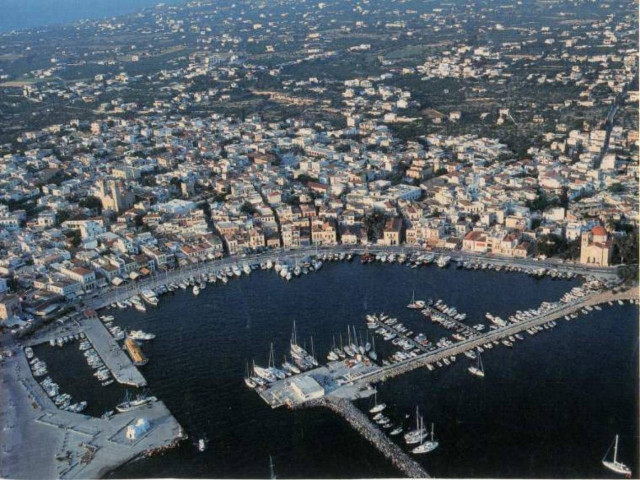 Κυματοθραύστης στην Αίγινα