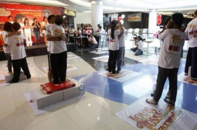 Φιλί για Γκίνες