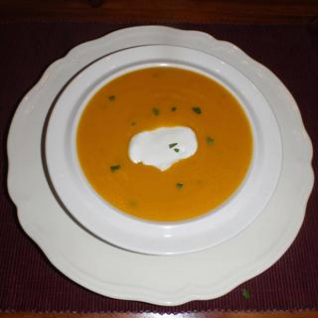 Για νηστεία αλλά και ...δίαιτα: Λαχταριστή καροτόσουπα