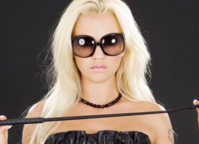 Η bitch της διπλανής πόρτας