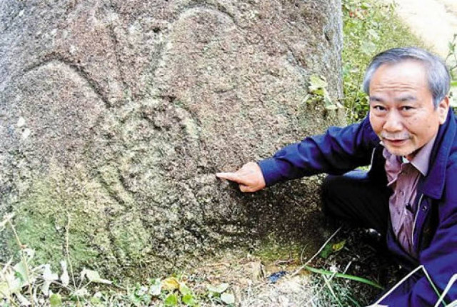 Αρχαίος εξωγήινος σε βραχογραφία;
