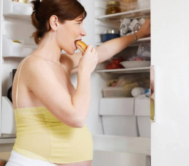 Ποιες μέλλουσες μαμάδες τρώνε περισσότερο;