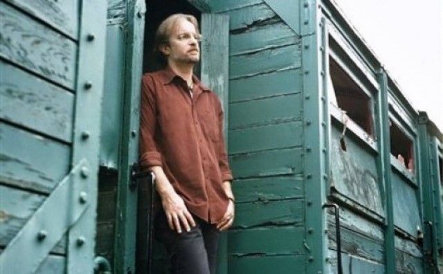 Ο Μίλτος Πασχαλίδης επί σκηνής