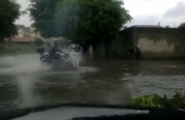 Γιατί δεν πρέπει να οδηγείτε σε πλημμύρα