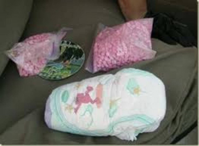 Έκρυβε ναρκωτικά στην πάνα του μωρού της!