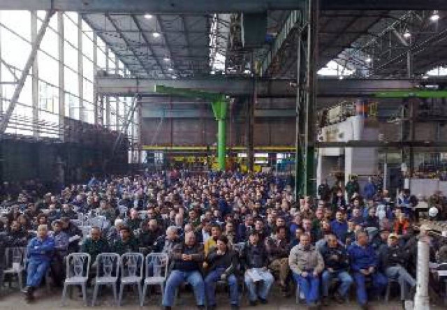 900 απολύσεις στα ναυπηγεία Σκαραμαγκά με το ok Βενιζέλου!