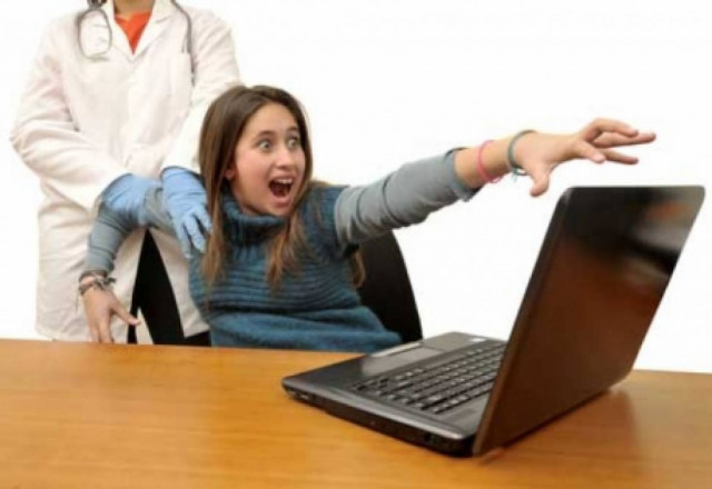 Ένας στους 25 εφήβους είναι εθισμένος στο Internet