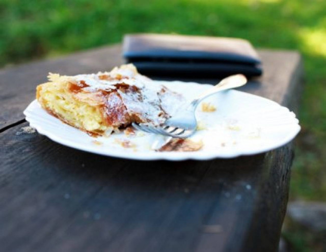 Τυρόπιτα με ανθότυρο και μέλι