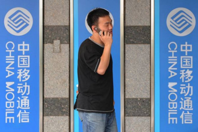 Όλη η Κίνα, μιλάει με κινητά τηλέφωνα