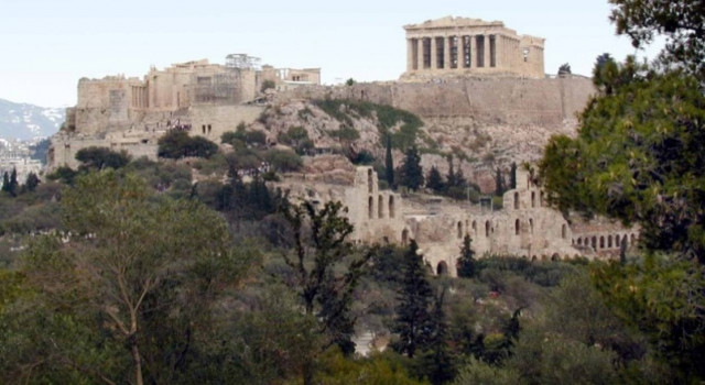 Έρχεται ο «θείος από USA»  να μας σώσει