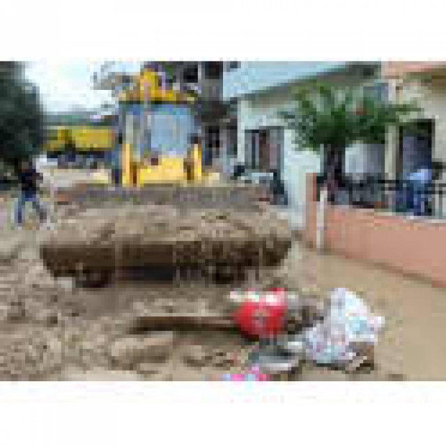 "Άνοιξαν" οι ουρανοί σε Λαμία και Καρδίτσα