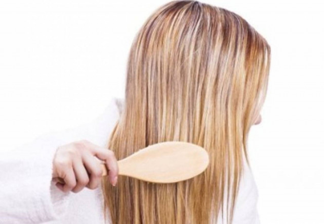 Βουρτσίστε τα μαλλιά σας με προσοχή