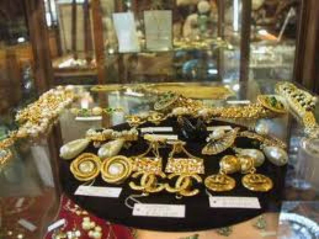 Συμμορία "ρημάζει"  κοσμηματοπωλεία!