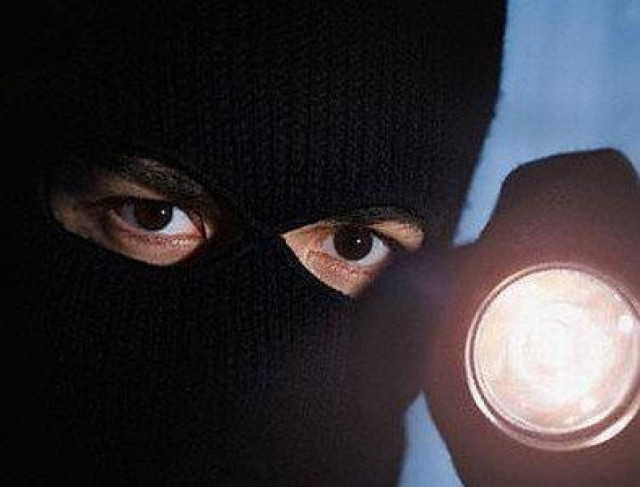 Ληστεία σοκ σε βάρος ηλικιωμένου ζευγαριού , στο κέντρο της Αθήνας.