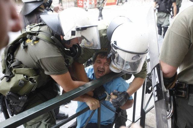 33 οι τραυματίες απο τα σημερινά επεισόδια