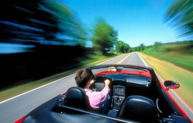 Αρσενικά με σπορ αυτοκίνητο "ακατάλληλοι" για δέσμευση