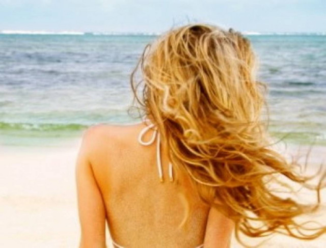 Πώς να πετύχεις το «beachy hair»