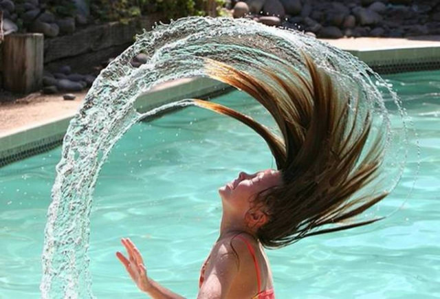 Baby oil στα μαλλιά!