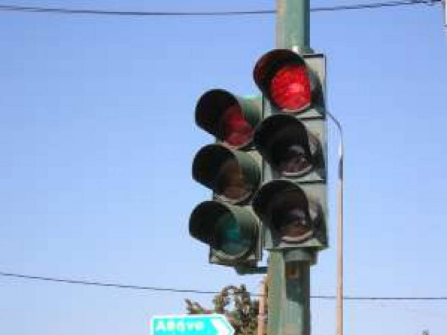 Χωρίς φανάρια ο Πειραιάς