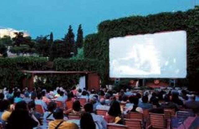 Το θερινό σινεμά παίρνει τα πάνω του