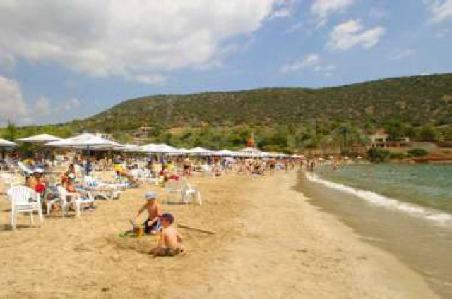 Ανοιχτή κρατάνε την παράλια στο Αυλάκι οι "Δεν Πληρώνω"