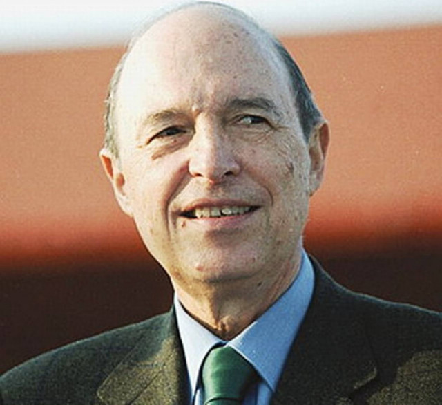 Διακοπές στην Ελούντα ο Κ. Σημίτης