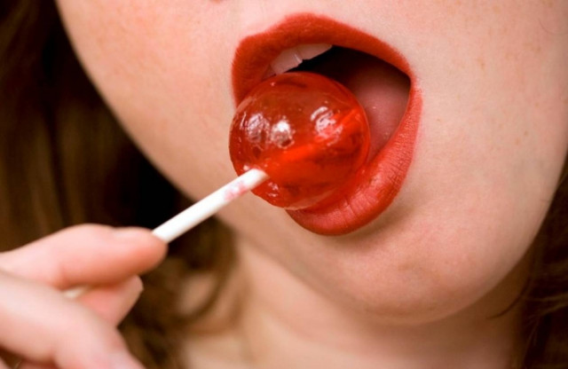 H γλώσσα κόκκαλα δεν έχει και οργασμούς χαρίζει