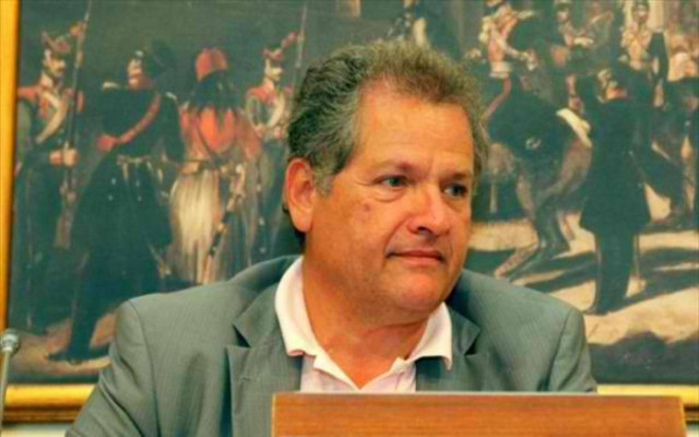 Τώρα υπερασπίζεται το Mνημόνιο ο  Π.  Οικονόμου