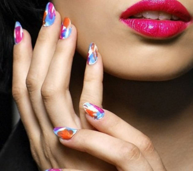 Μουντζουρώστε τα χέρια σας