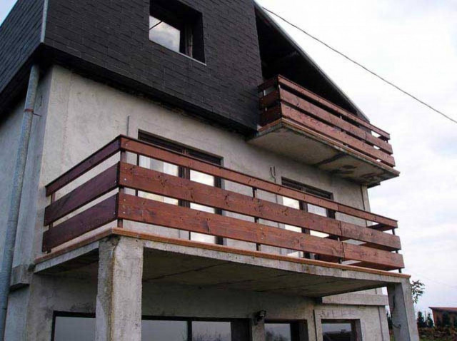 Ηλικιωμένη έπεσε από ύψος 8 μέτρων