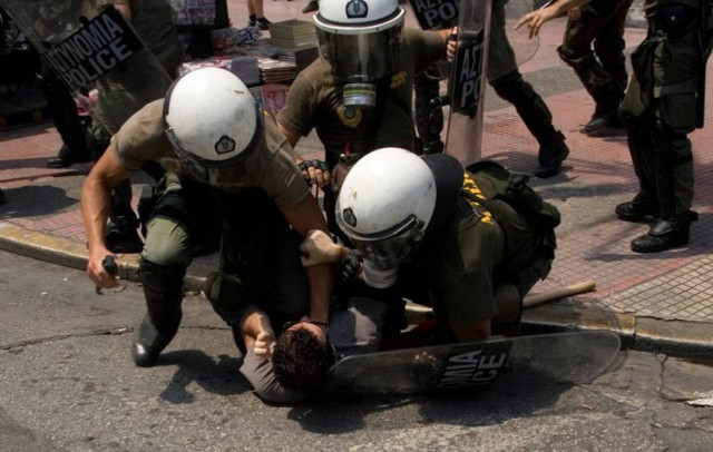 Στον εισαγγελέα η έρευνα για τα επεισόδια στο Σύνταγμα