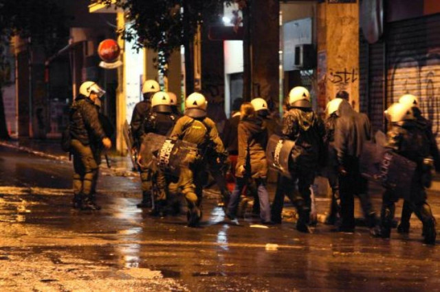 Επεισόδια τώρα στα Εξάρχεια