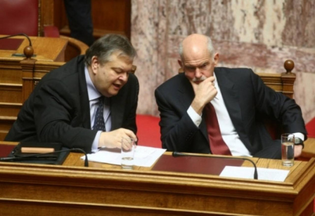 Τα 2 σενάρια που βλέπει η κυβέρνηση ως τα πιο πιθανά για το χρέος